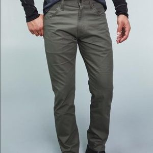 Men's Performance Twill Jeans (industrial green)